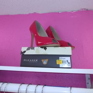 Red pump size 12